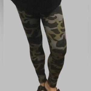 Camo High-Waist Leggings – Bold Comfort with a Flattering Fit for Everyday Wear